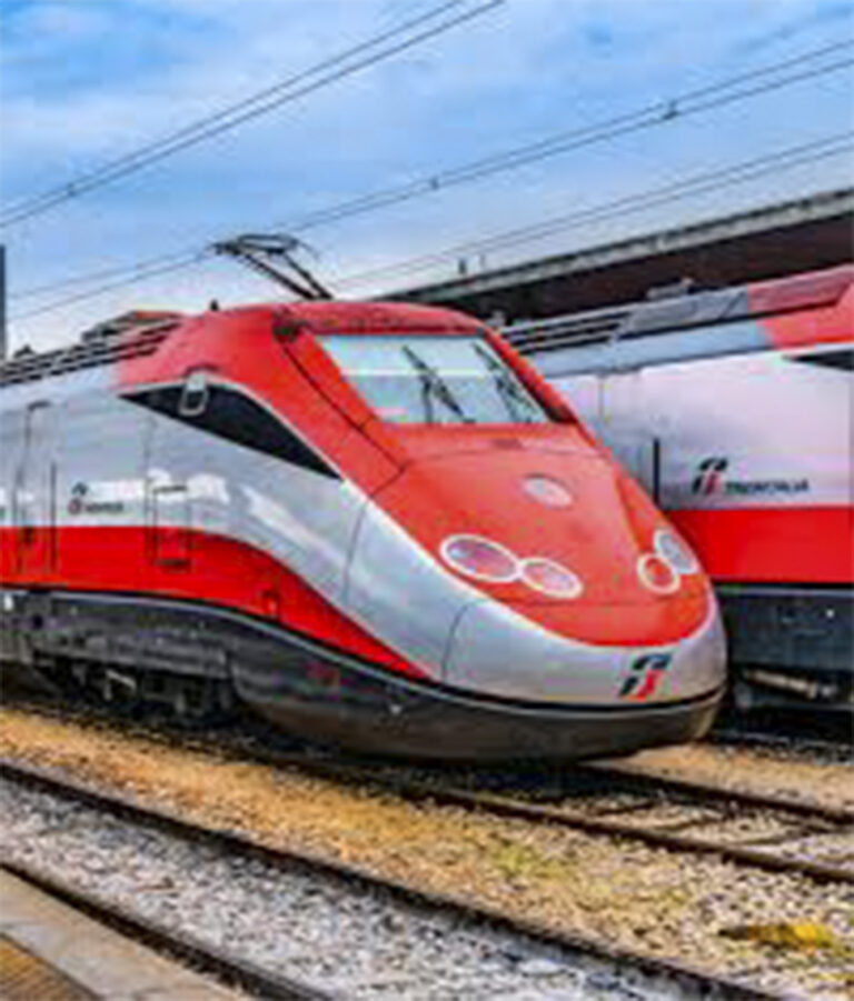 Trenitalia ,va in vigore il nuovo regolamento sui bagagli: multe fino a 50 euro per chi non lo rispetta | Poi il dietrofront