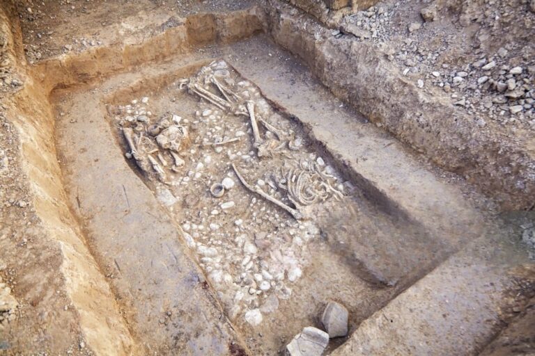 Ritrovamento di una tomba e reperti archeologici all’ ingresso stazione Hirpinia