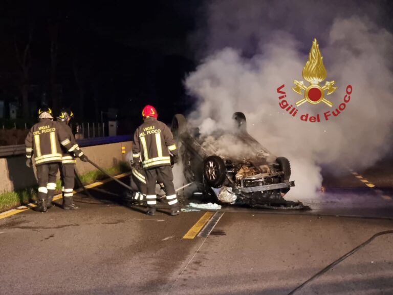Grave incidente sul raccordo autostradale: donna ferita