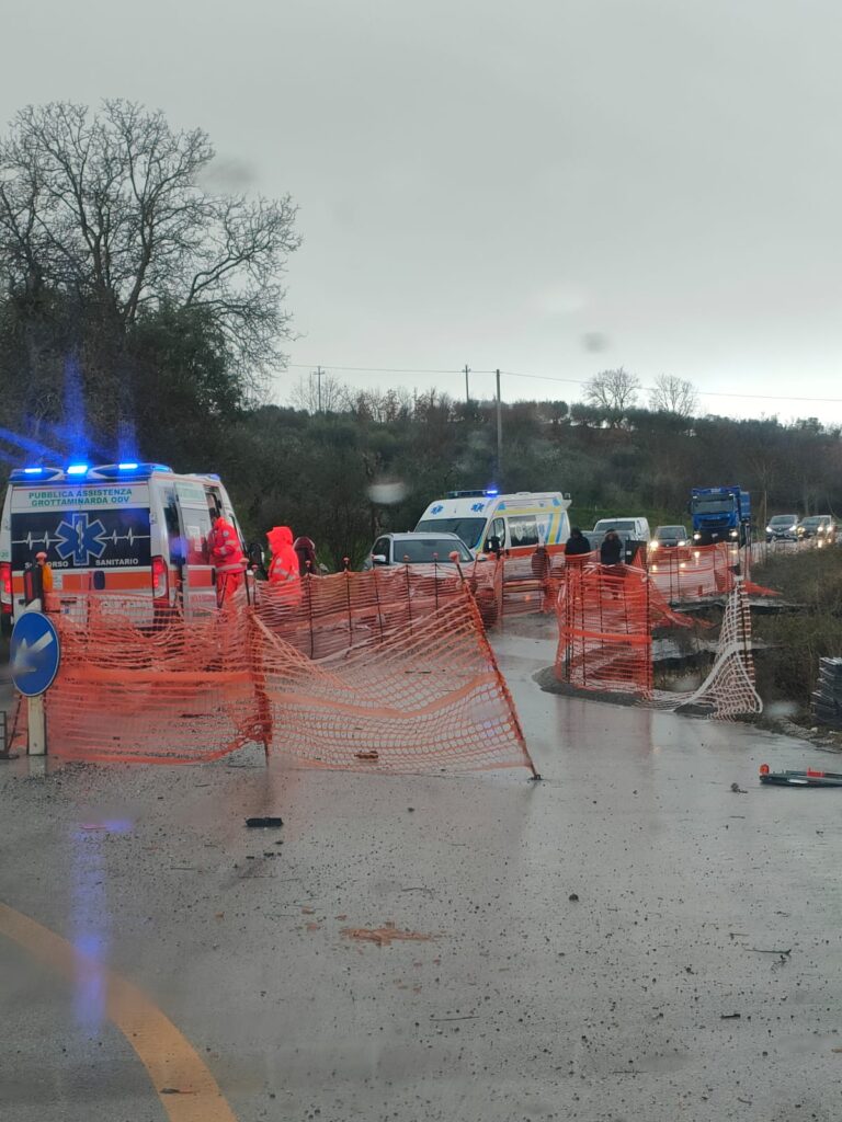Incidente a Carpignano, nel restringimento della frana