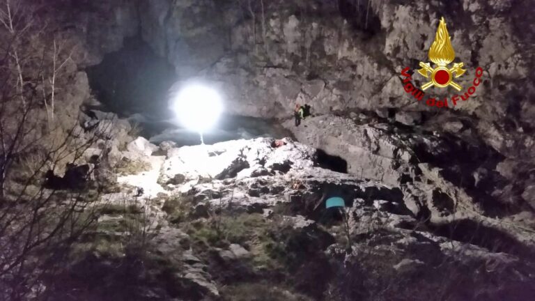 TRAGEDIA SULL’ASTICO, SI TUFFA PER RECUPERARE IL DRONE, MUORE 61 ENNE