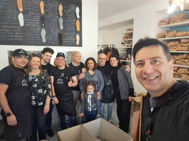 Grottaminarda, i calzolai rigenerano calzature usate donate dai clienti e le regalano ai più bisognosi.