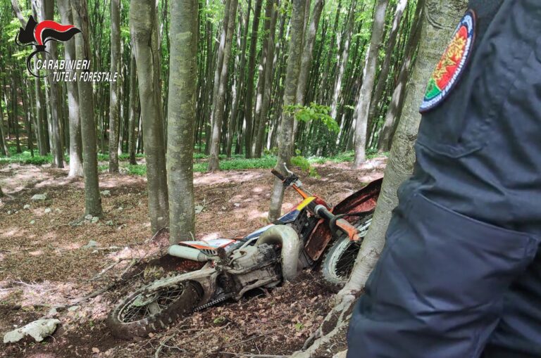 SUMMONTE – I MILITARI DEL NUCLEO CARABINIERI FORESTALE DI CERVINARA  INTERVENGONO PER CONTRASTARE UN’ATTIVITÀ DI MOTOCROSS