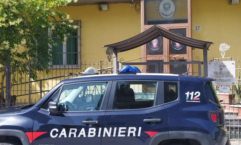 Venticano (AV) – Atti osceni nei pressi di una scuola: i Carabinieri denunciano un 40enne