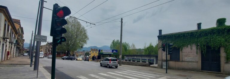 Furto choc a Solofra, ladri portano via i semafori