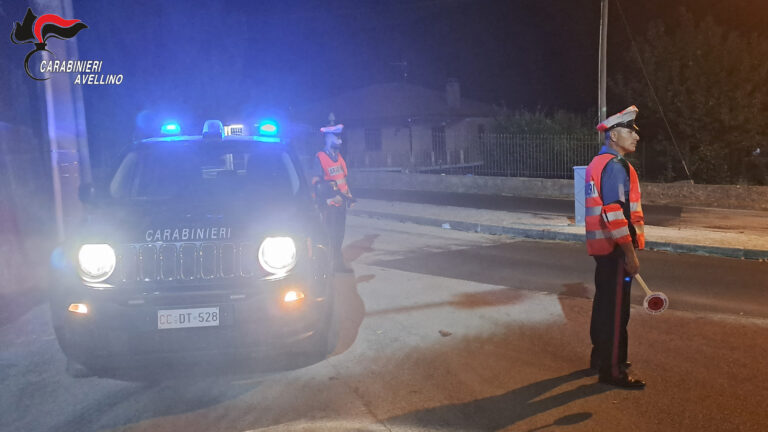 Forino (AV) – Sorpreso con 3 etti di hashish e funghi allucinogeni: i Carabinieri arrestano un 28enne e denunciano due 23enni per porto illegale di armi