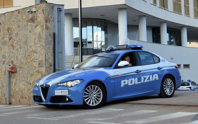 Brescia, paura al parco: tenta di strangolare un bambino, arrestato 29enne