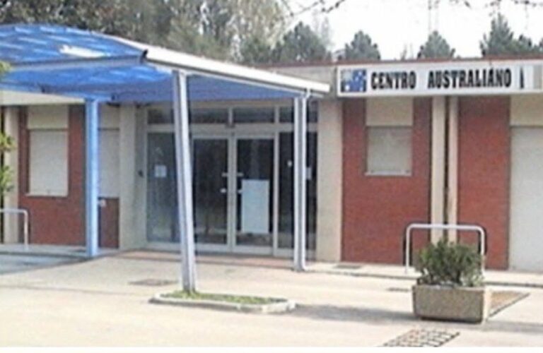 Avellino, al centro Australiano piscina fuori uso da 3 mesi e condizionatori inutilizzabili nelle palestre: la protesta dei pazienti