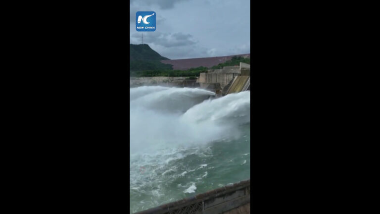 Cina, l’acqua dà spettacolo sul Fiume Giallo