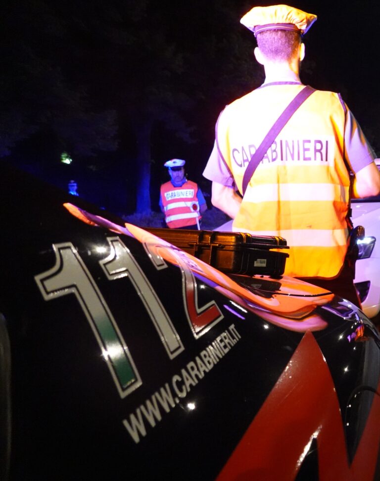 Aversa, ruba 12 sedie da un bar: arrestato 48enne a Lusciano dai Carabinieri