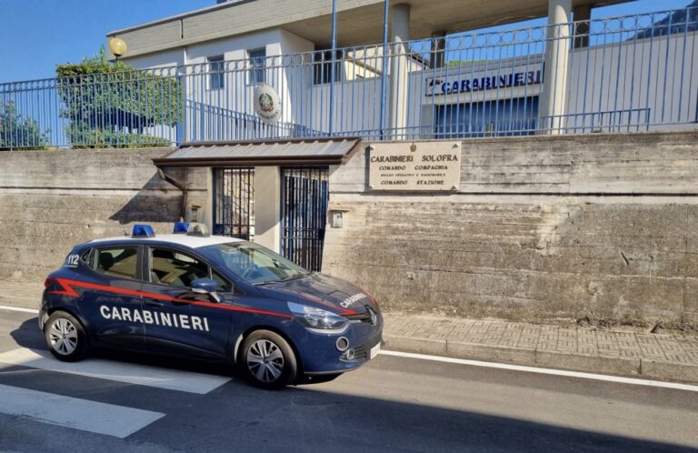 Serino (AV) – Viola il divieto di avvicinamento ai genitori: i Carabinieri arrestano un 22enne