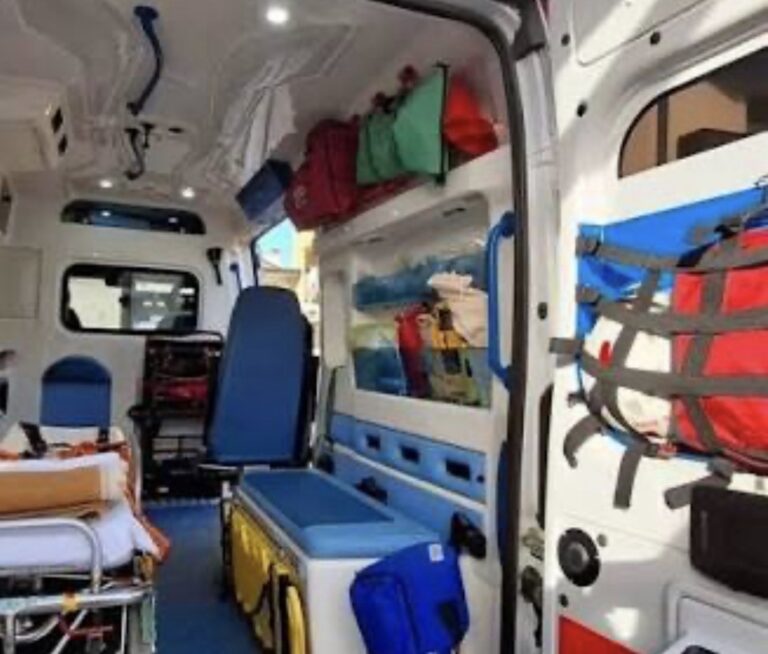 Si tuffa in mare per festeggiare il compleanno e muore a 32 anni: la tragedia davanti ad un’amica